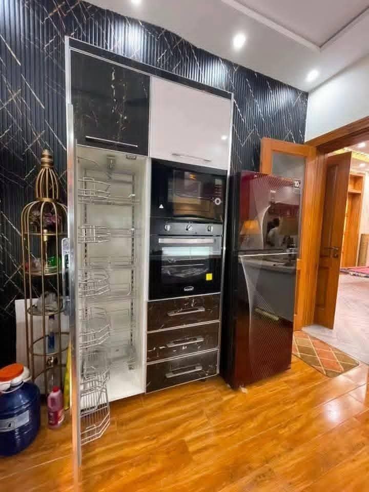 Modular kitchen · marble & tall units